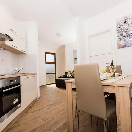 La Apartment *