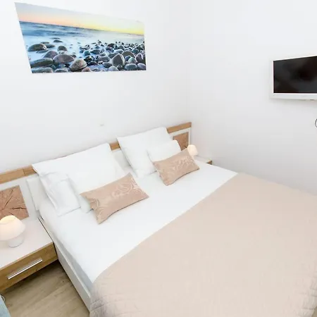 La Apartment *